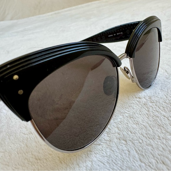 New Azzedine Alaia Cat Eye Ladies Sunglasses Black - Picture 9 of 9